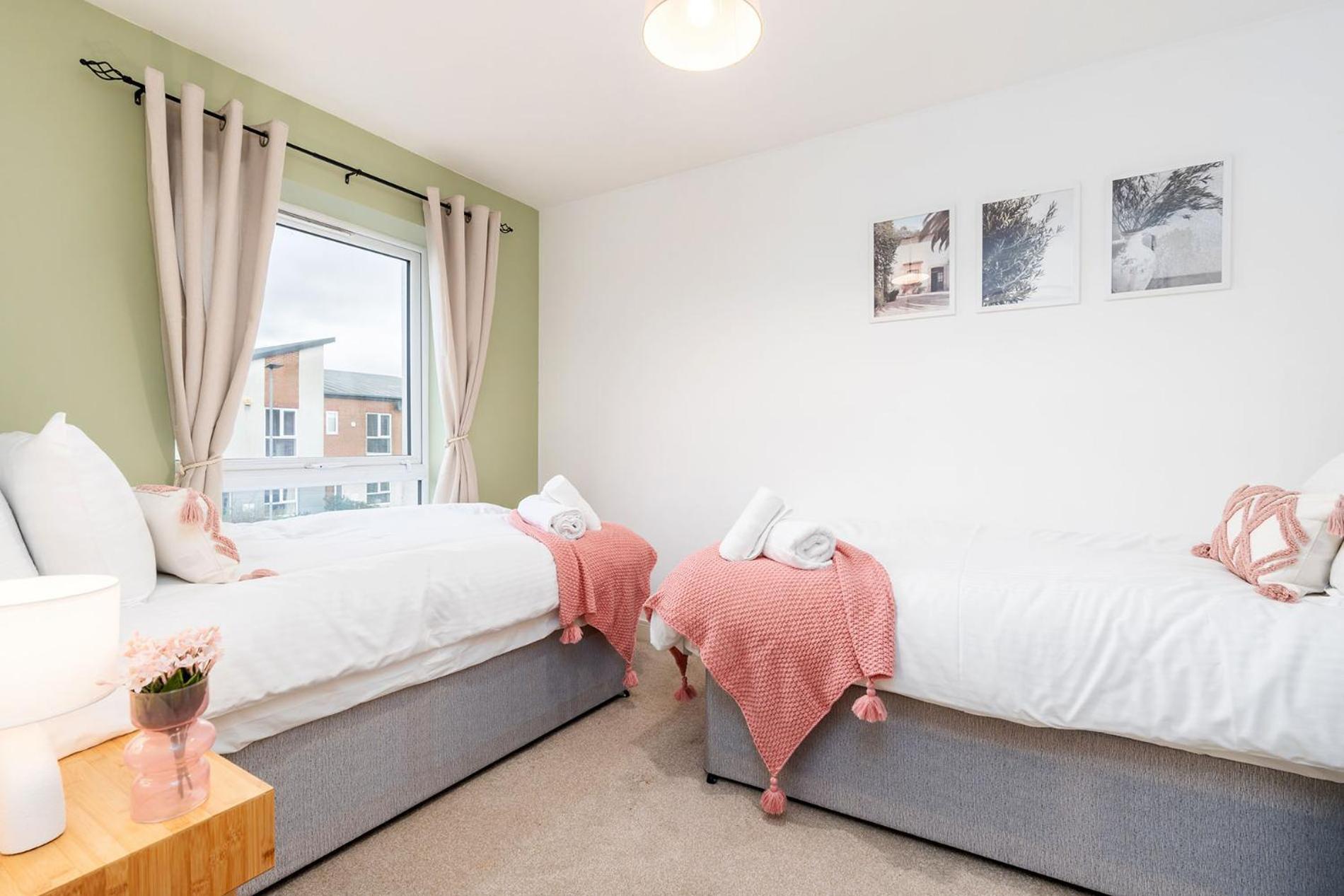6 Guests - 3 Bedrooms - Free Wi-Fi - Manchester Exteriér fotografie